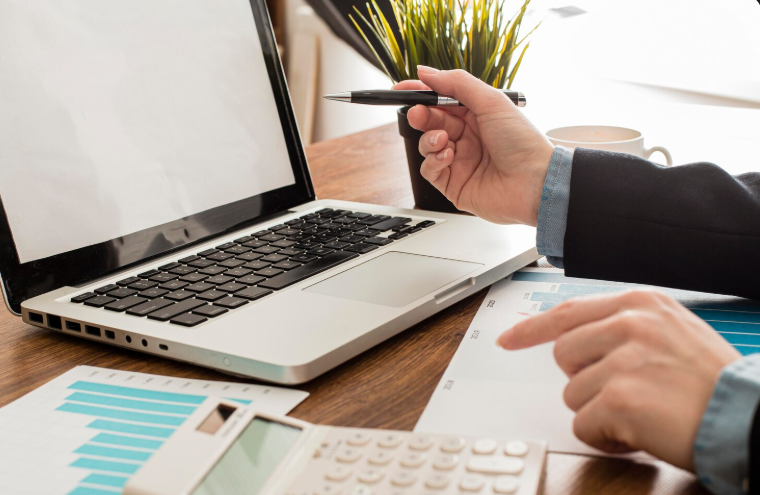 Costos y beneficios del análisis financiero